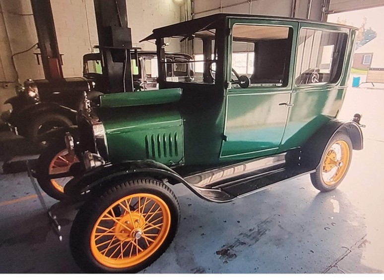 1925 Ford Model T 2-Door Sedan