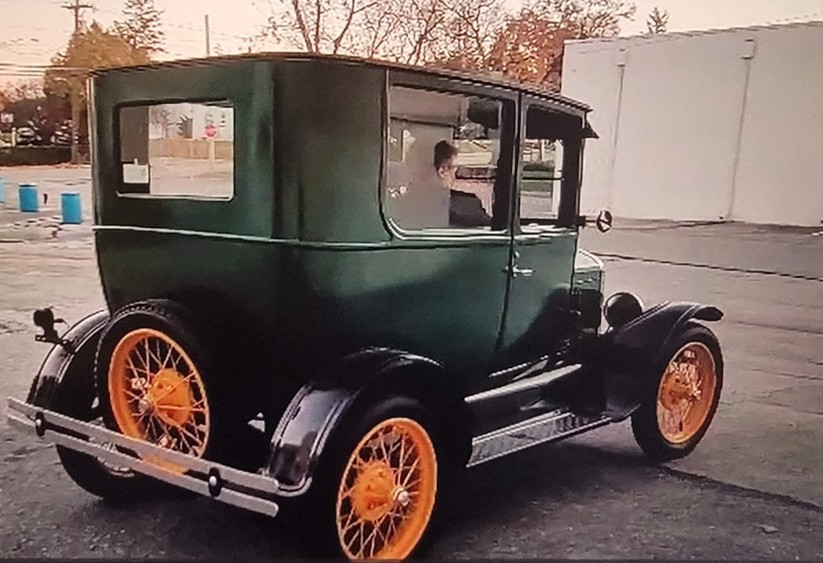 1925 Ford Model T 2-Door Sedan