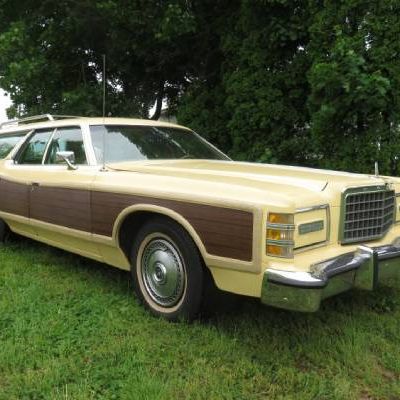 1976-ford-country-squire-wagon-image-1